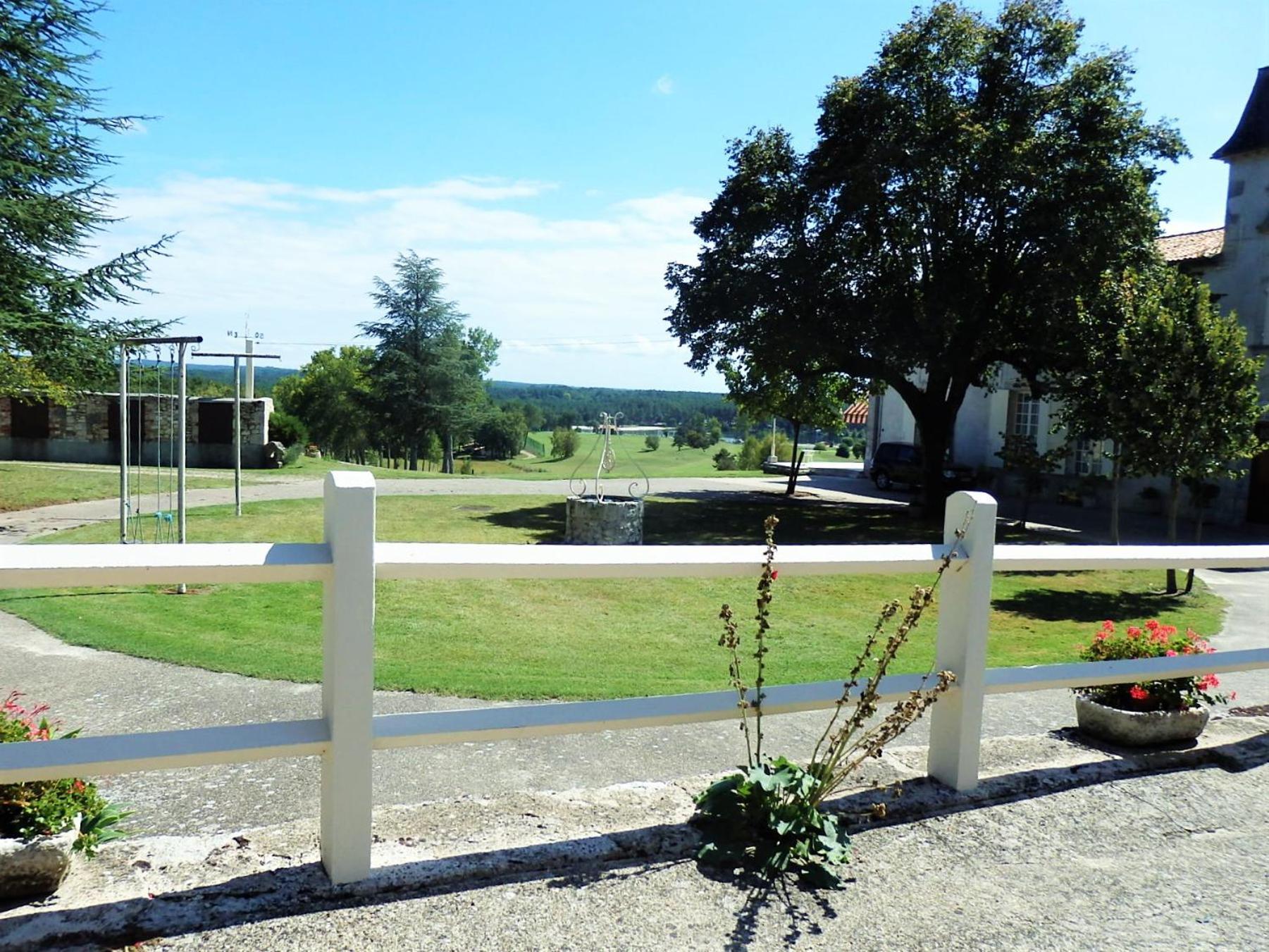 Domaine De Laroque Lou Maisouet Casteljaloux Exteriör bild